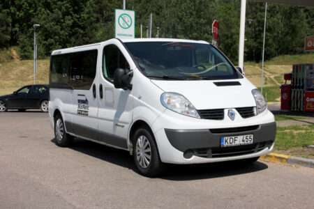 8 vietų mikroautobusų nuoma – idealus pasirinkimas draugų susirinkimams ir kelionėms su mažomis grupėmis