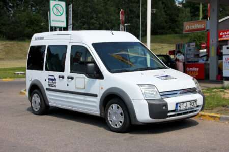 9 vietų mikroautobusų nuoma – patogus pasirinkimas šeimos šventėms ir laidotuvėms