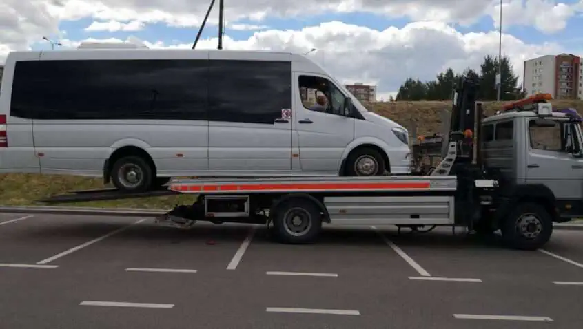 Krovininių mikroautobusų nuoma Vilniuje – patogus krovinių pervežimas su priekaba