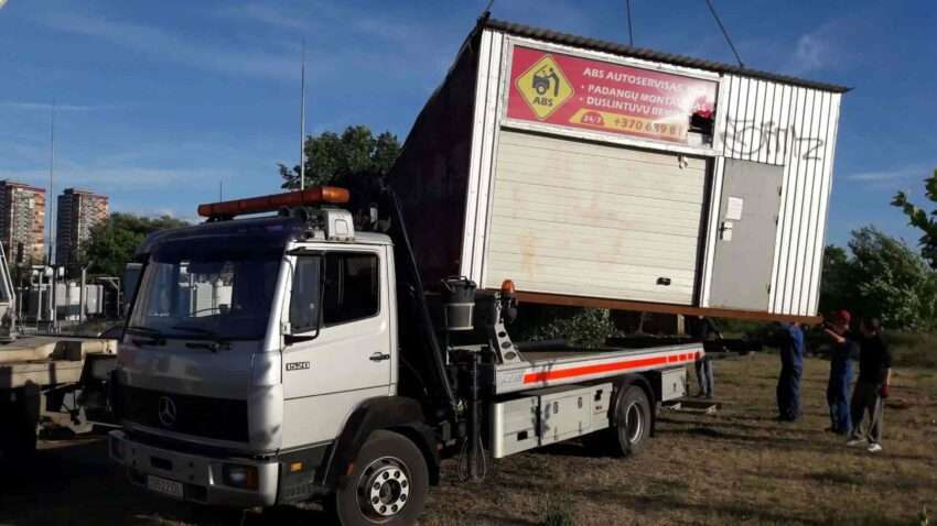 Didelių gabaritų krovinių pervežimas Vilniuje su tralu